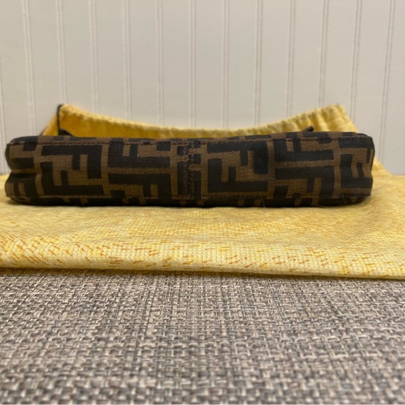 Authentic Fendi Zucca FF Baguette Shoulder Handbag Purse & Dust Bag Pre-owned - Picture 4 of 14